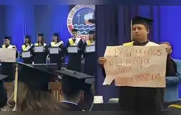 Joven universitario realiza polémico mensaje durante su graduación y usuarios reaccionan: “El más valiente de todos”