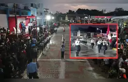 Escolares en Loreto realizan desfile escolar nocturno por Fiestas Patrias para evitar altas temperaturas