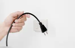 ¿Qué electrodoméstico consume más energía en tu casa? Desenchúfalo y ahorra en tu factura de luz