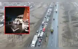 Tráiler de carga pesada se despista en Punta Negra y bloquea vía de la Panamericana sur
