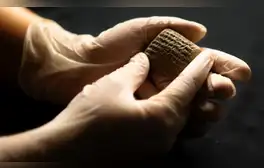Arqueólogos hallan tablilla de arcilla de 3.500 años con una lista de compra de muebles