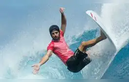 ¡Alonso Correa clasificó a las semifinales de surf de París 2024! Venció al japonés Reo Inaba
