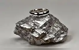 El país de donde se extrae el mineral 10 veces más valioso que el oro: no es Estados Unidos ni Rusia