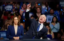 Tim Walz arremete contra Trump y J. D. Vance durante su presentación oficial: "Estos tipos son espeluznantes"