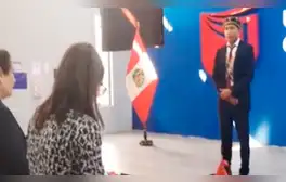 Estudiante sustenta su tesis de maestría con accesorios amazónicos y en redes lo felicitan: “Orgulloso de sus raíces”