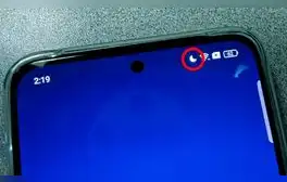 ¿Por qué sale un ícono de luna en la pantalla de tu celular? Su presencia debería preocuparte