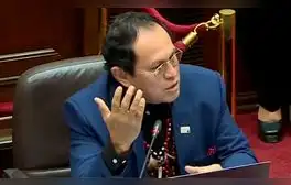 Segundo Montalvo es ignorado tras pedir 3 vivas en el Congreso: "¿No son congresistas del bicentenario?"