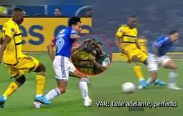 Conmebol publicó audios del VAR y reveló la razón por la que expulsaron a Luis Advíncula a los 10 segundos