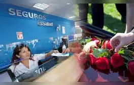 Si la cónyuge del titular fallece, ¿el seguro social EsSalud también cubre sus gastos por sepelio?