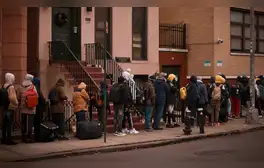 La drástica medida que afectará a los migrantes en Nueva York: solo un grupo será la excepción en Estados Unidos