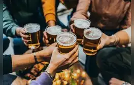 El proyecto de ley que aprueba consumo de alcohol al aire libre en Estados Unidos: ¿cuándo entraría en vigencia?