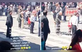 Adulto mayor en Ayacucho protagoniza emotivo momento al pararse de su silla y desfilar con su colegio