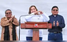 Dina Boluarte dice que abrazó a Juan Santiváñez porque "hace un buen trabajo" pese a crisis en inseguridad