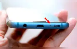 ¿Para qué sirve el pequeño agujero que tu celular tiene en la parte baja? Te explicamos
