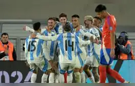 ¡Fue goleada en el Monumental! Argentina derrotó 3-0 a Chile de Ricardo Gareca y sigue líder en solitario