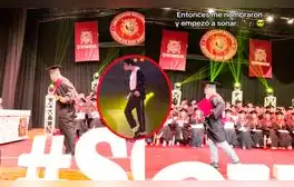 Estudiante de la UNMSM se emociona en su graduación y hace el paso lunar de Michael Jackson