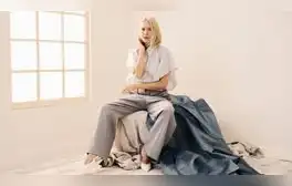 Naomi Watts: Pelicula, libro sobre la menopausia y vestido de transparencia