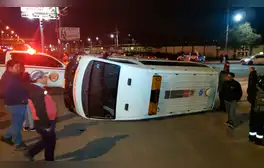 Juliaca: ambulancia que trasladaba paciente volcó tras ser impactada por un automóvil