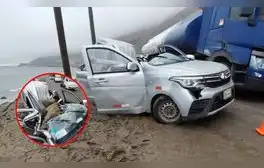 Accidente mortal en Arequipa: roca aplasta auto y 3 personas fallecen en el acto
