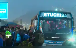 Primer bus 'El Chino' registrado durante paro de transportistas en vía de Evitamiento: "Está llenecito"