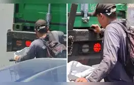 Peruano causa curiosidad al recolectar mineral sobrante de los camiones contenedores: “¿Para qué?”
