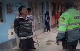 Vecinos amarran a poste de luz a presunto ladrón e intentan tomar justicia por sus propias manos en Carabayllo