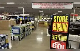 Famosa cadena de outlets en Estados Unidos cierra 170 sucursales y remata productos con ofertas de 80% de descuento