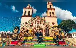Dedican gran altar de 4.5 metros a 'El Chavo del 8' en homenaje a Roberto Gómez Bolaños 'Chespirito'