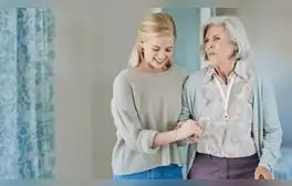 ¿Eres cuidador de persona de tercera edad y trabajas a tiempo completo? 5 consejos para quienes manejan ambos