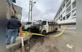 Extorsionadores incendian dos combis y balean un bus en Lima