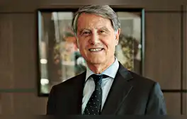 Se estima que Gianluigi Aponte posee un patrimonio neto de 37.500 millones de dólares.