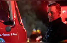 Bobby Nash muestra un símbolo de fortaleza silenciosa dentro del caos en la serie. Foto: Netflix News