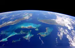 Científicos descubrieron un depósito de agua a casi 700 kilómetros de profundidad atrapado en un mineral. Foto: Terry Virts/NASA