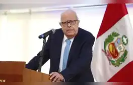 Julio Velarde, presidente del BCRP, cuestiona el noveno retiro de fondos de las AFP y advierte sobre el debilitamiento del sistema previsional en Perú.