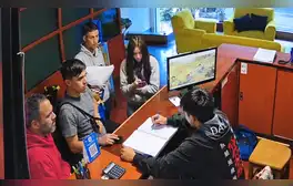 El grupo. Adrián Solís con su pareja Alexandra Toro cuando llegaron al hotel de Caraz, junto con el sicario Luis Obispo y Ricardo Morocho, el 16 de septiembre. Foto: La República