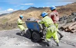 El Poder Ejecutivo presentó el proyecto de Ley de la Pequeña Minería y Minería Artesanal (MAPE) en la Cámara de Diputados, buscando regular operaciones, transporte y comercialización.