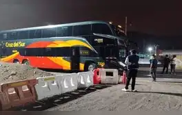 Un bus de Cruz del Sur fue atacado a balazos en la Panamericana Norte, mientras trasladaba pasajeros hacia Trujillo. El ataque ocurrió a la 12:05 a. m. en Ancón.