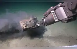 Un vehículo operado a distancia toma muestras de sedimento en el lecho marino. Foto: MAREANO