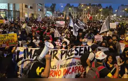 Generación Z y colectivos sociales se movilizan en Lima contra la inseguridad y los incedios forestales