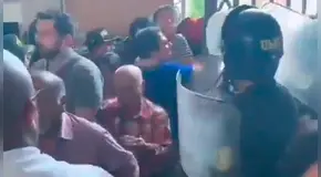 Empujones, falso personal ONPE y cédulas incompletas: Así se vivieron las elecciones frustradas en el CAL [VIDEO]