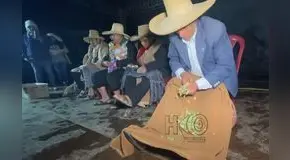 Chacchadores de coca concursan para ver quién arma el mejor bolo en La Libertad