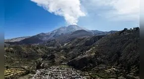 Volcán Ubinas expulsó restos de lava incandescente en Moquegua