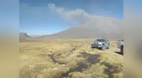 Volcán Ubinas sigue emitiendo  ceniza y bloques balísticosen Moquegua