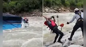 Caída de camión al río Chalhuanca deja dos desaparecidos en Apurímac: solo el copiloto fue rescatado