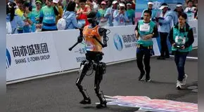 Así fue la primera media maratón humanoide de la historia: robots corrieron 2 horas y 40 minutos en China