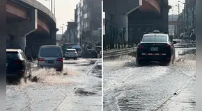 Agua de desagüe inunda la Panamericana Norte por tapa rota de buzón cerca de Caquetá Agua de desagüe inunda la Panamericana Norte por tapa rota de buzón cerca de Caquetá