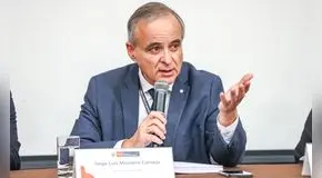 Ministro Jorge Montero justifica su participación en chat con mineros informales: "Necesito estar informado"