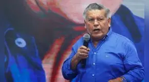 César Acuña ignora investigación por proselitismo indebido y es captado haciendo campaña electoral