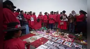Familiares de víctimas de la represión del Estado se reunen en protesta simbólica en el Cerro San Cristobal