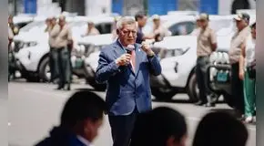 Gestión de César Acuña compró 100 camionetas para la PNP presuntamente sobrevaloradas en medio de crisis por inseguridad
